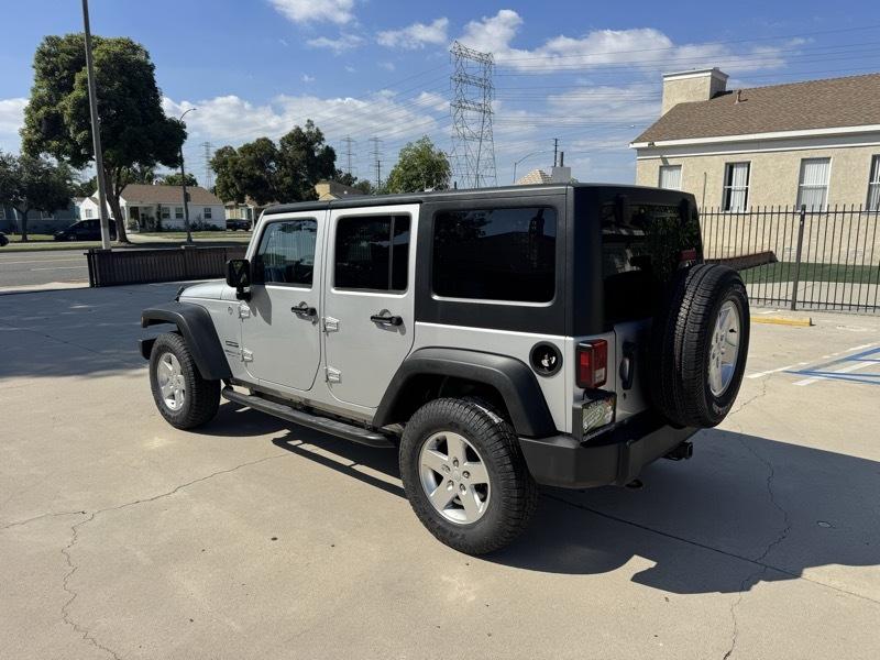 Jeep Wrangler Unlimited Sport 4WD 2011