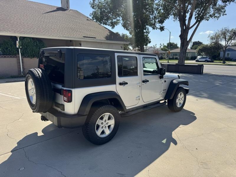 Jeep Wrangler Unlimited Sport 4WD 2011