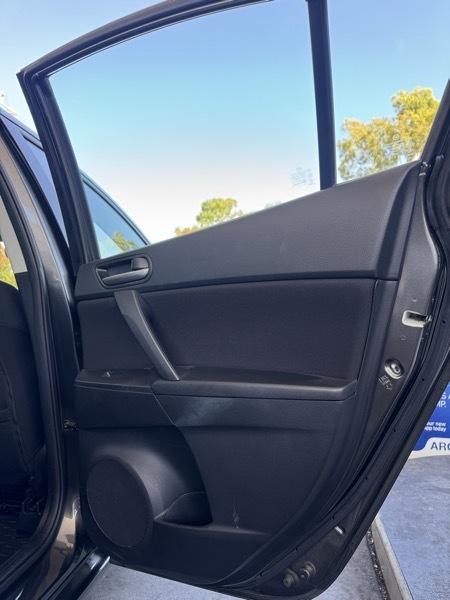 Mazda MAZDA3 i Touring 4-door 2010