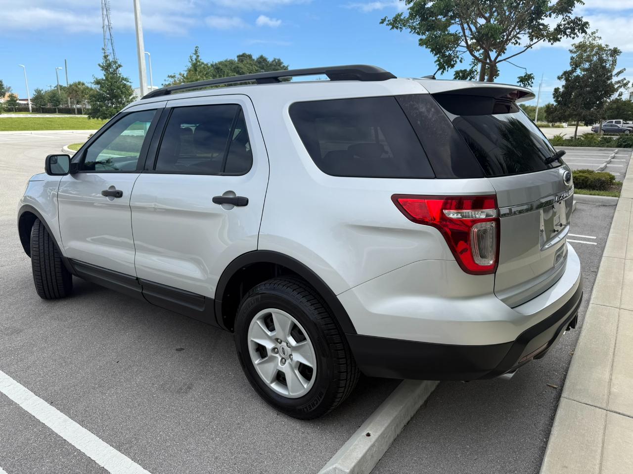 Ford Explorer Base 4WD 2012