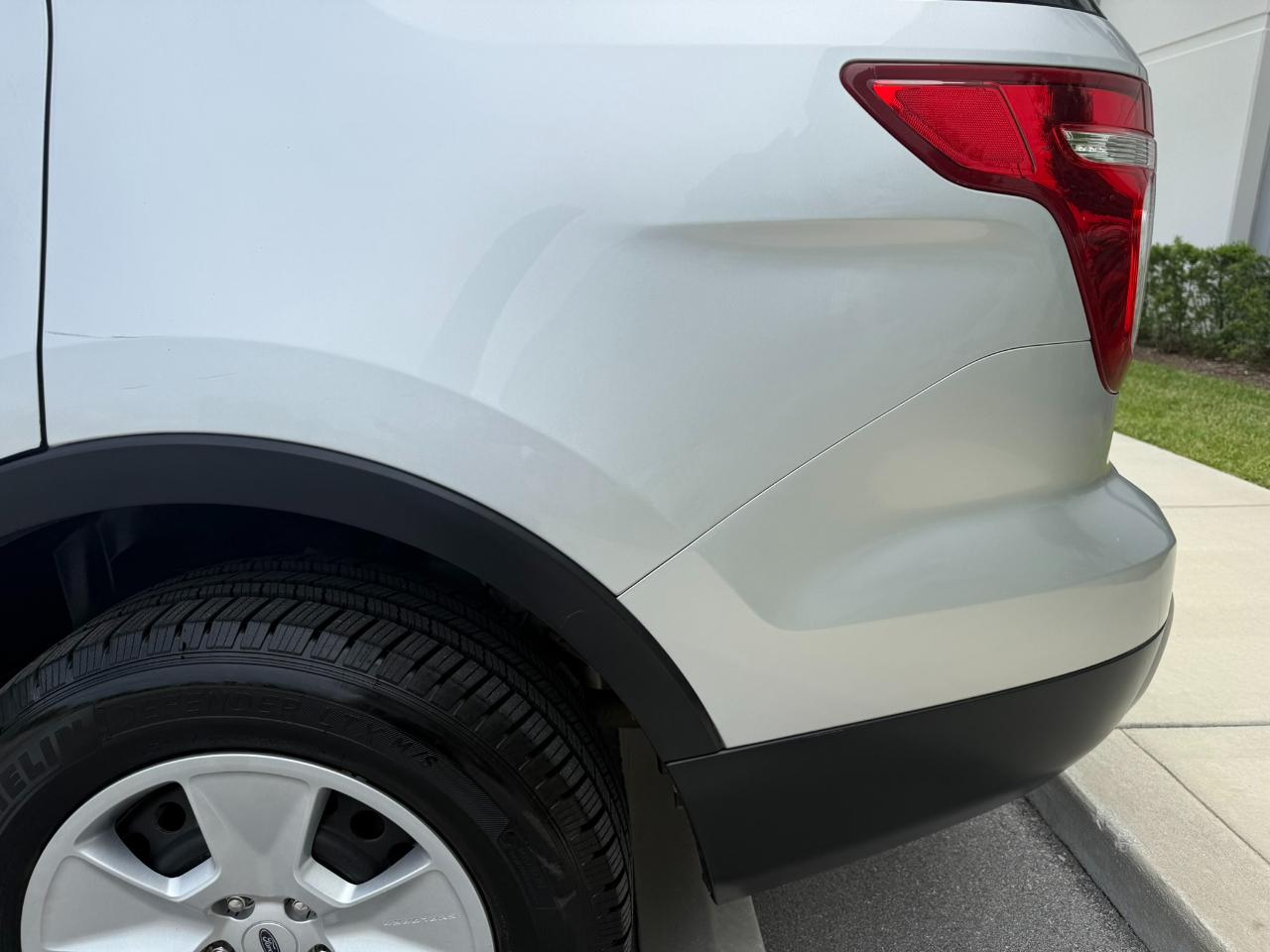 Ford Explorer Base 4WD 2012