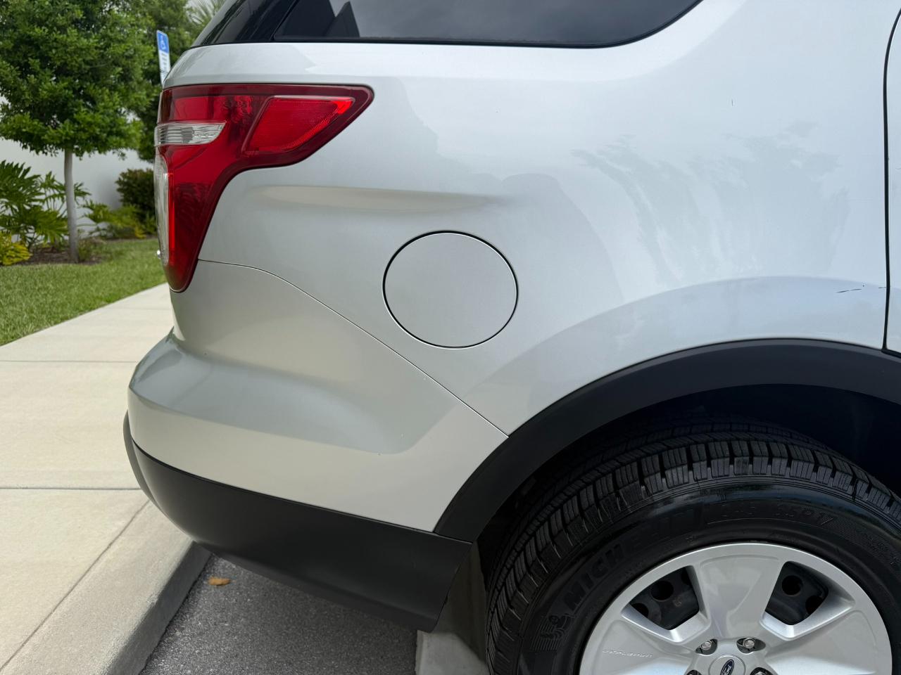 Ford Explorer Base 4WD 2012