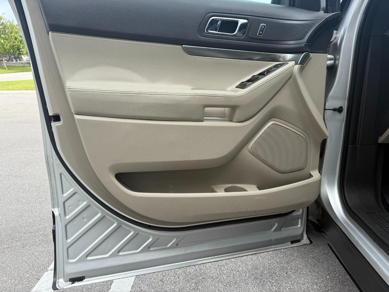 Ford Explorer Base 4WD 2012