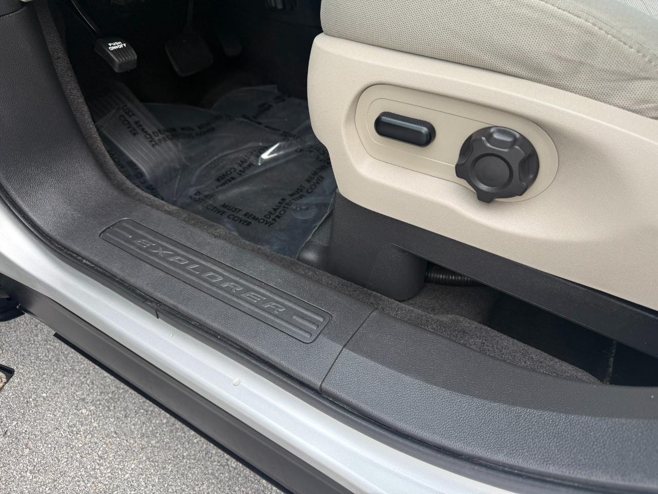 Ford Explorer Base 4WD 2012