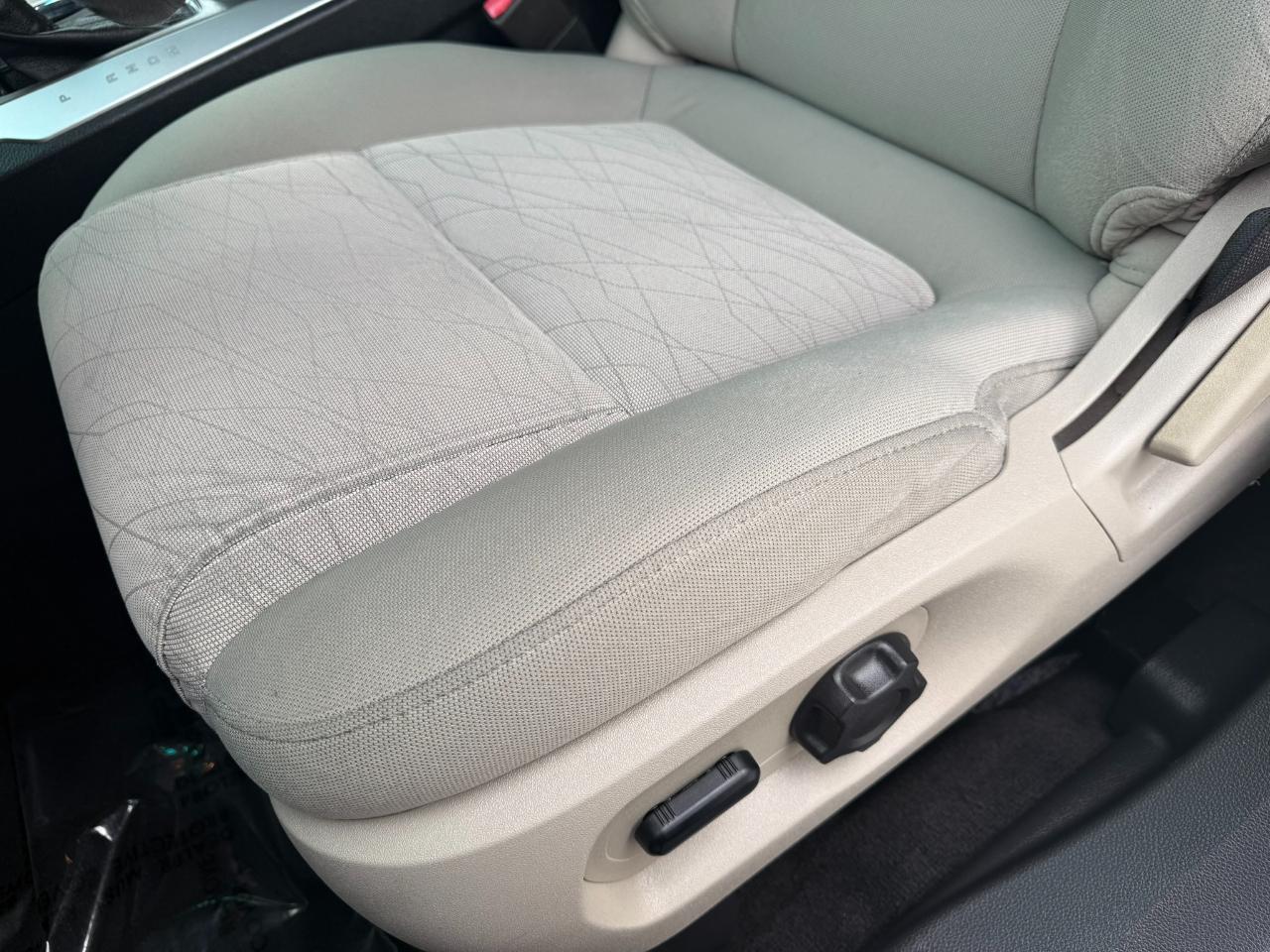 Ford Explorer Base 4WD 2012