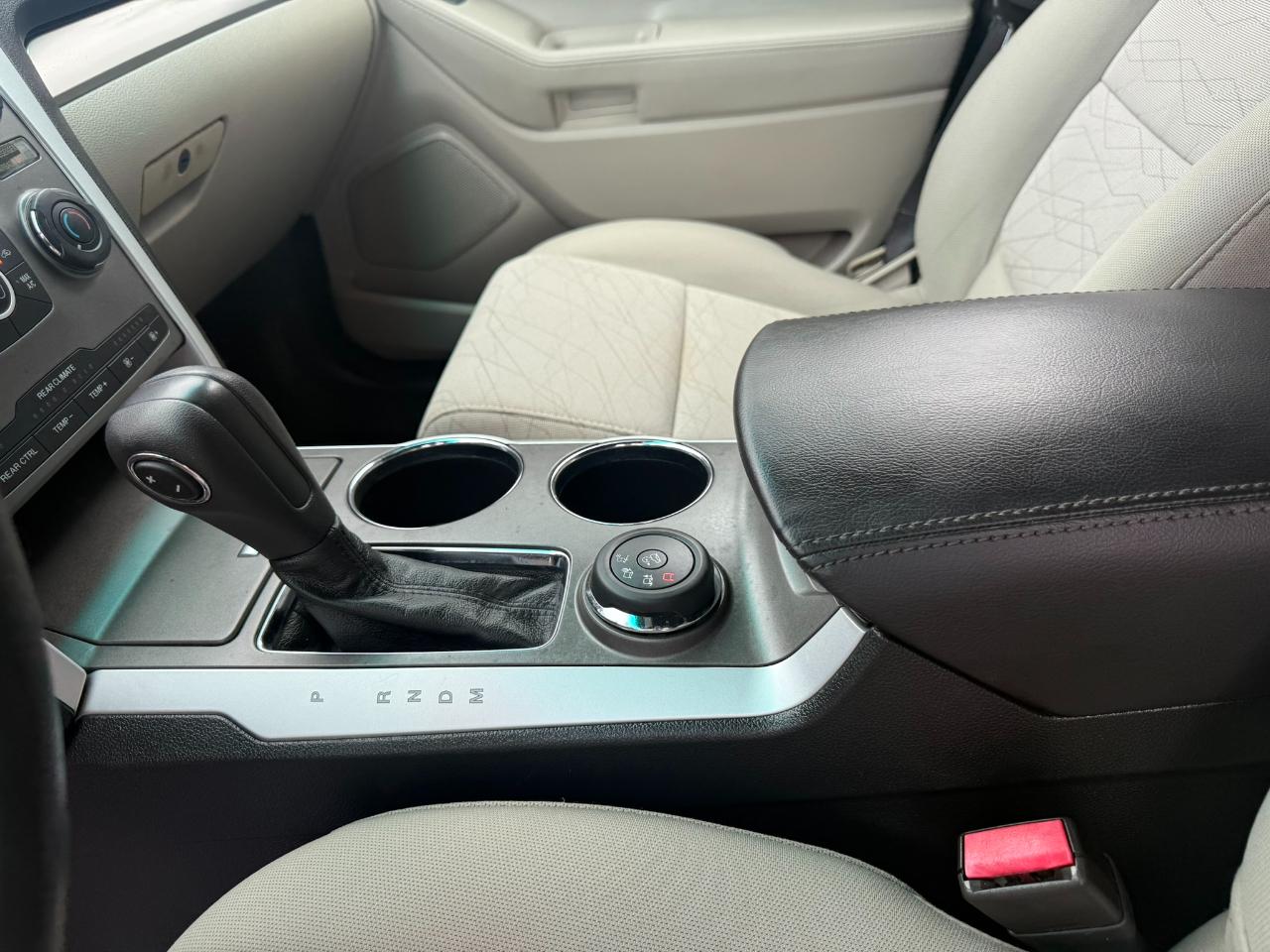 Ford Explorer Base 4WD 2012