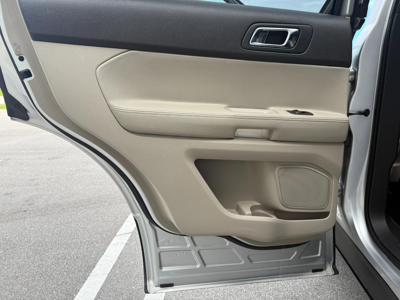 Ford Explorer Base 4WD 2012