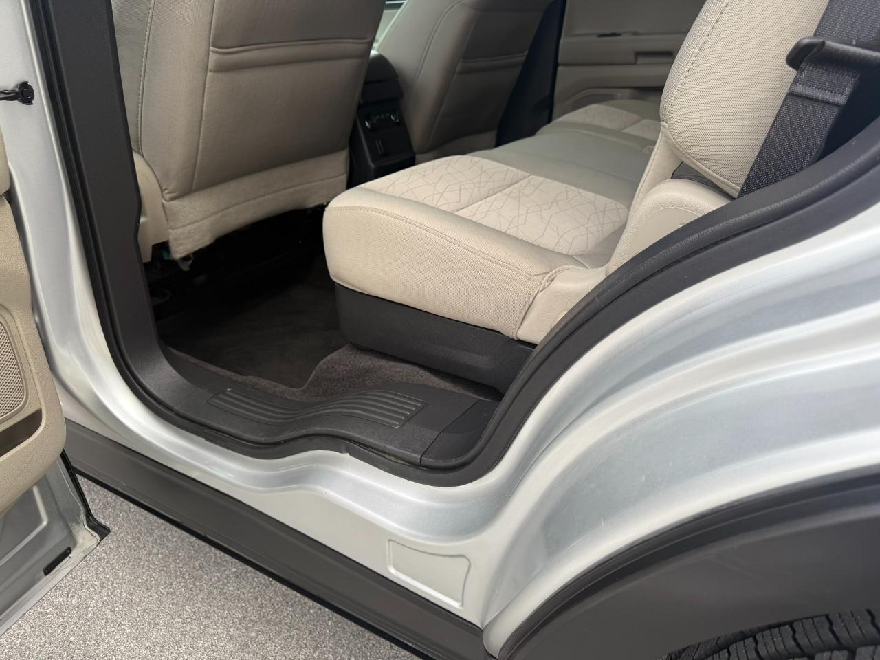 Ford Explorer Base 4WD 2012