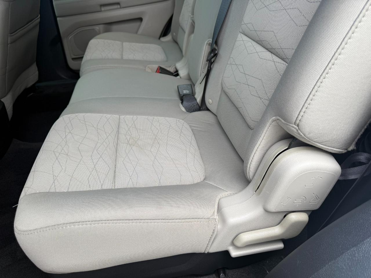 Ford Explorer Base 4WD 2012