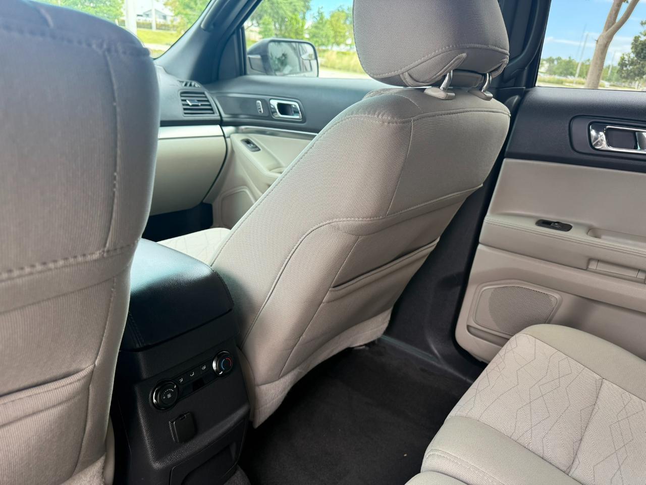 Ford Explorer Base 4WD 2012