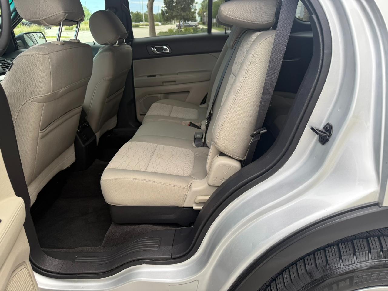 Ford Explorer Base 4WD 2012