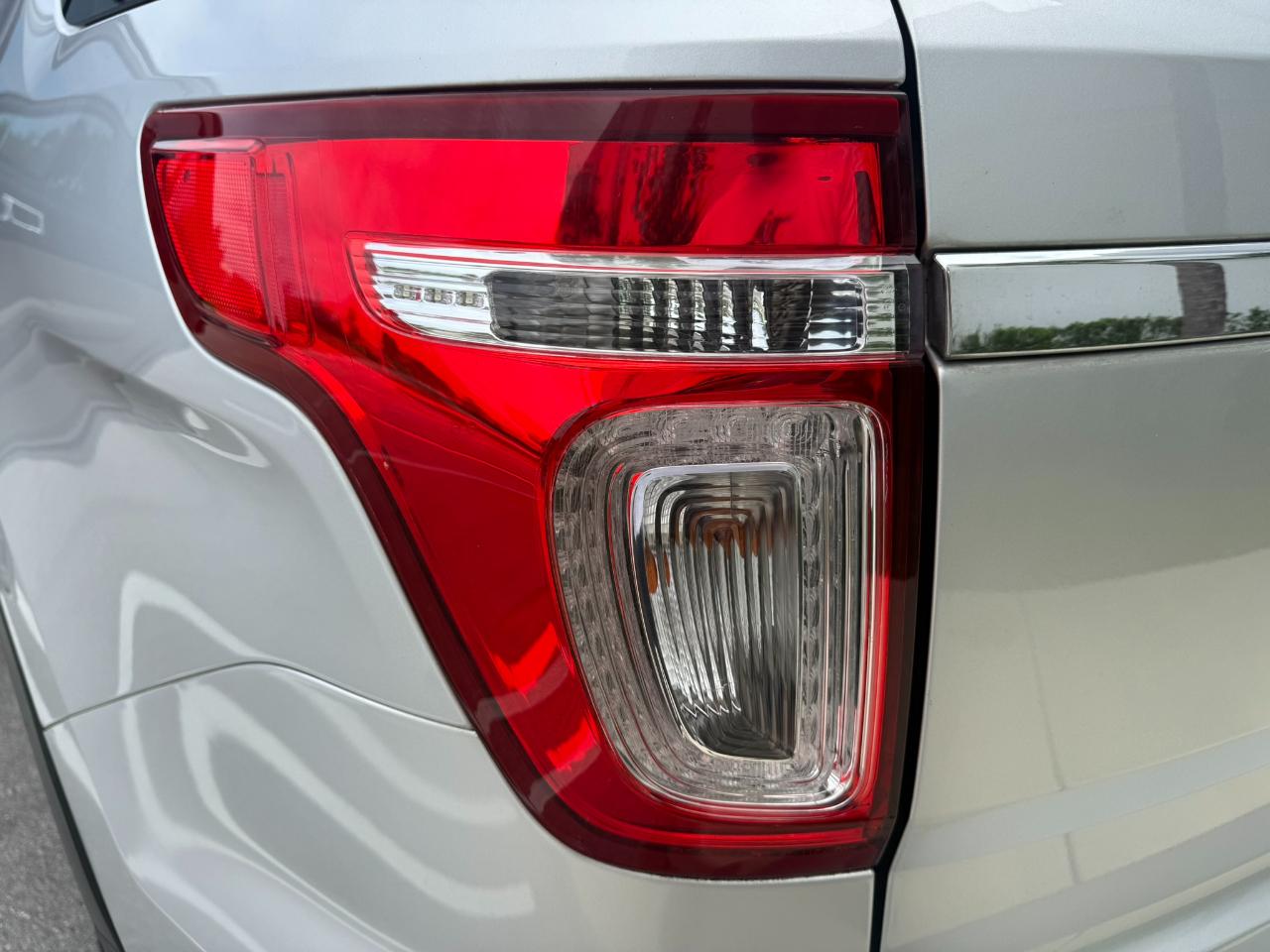 Ford Explorer Base 4WD 2012