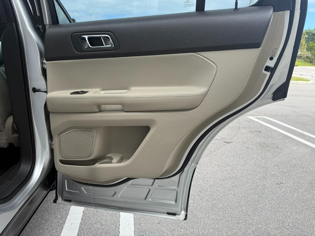 Ford Explorer Base 4WD 2012