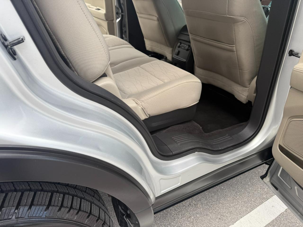 Ford Explorer Base 4WD 2012