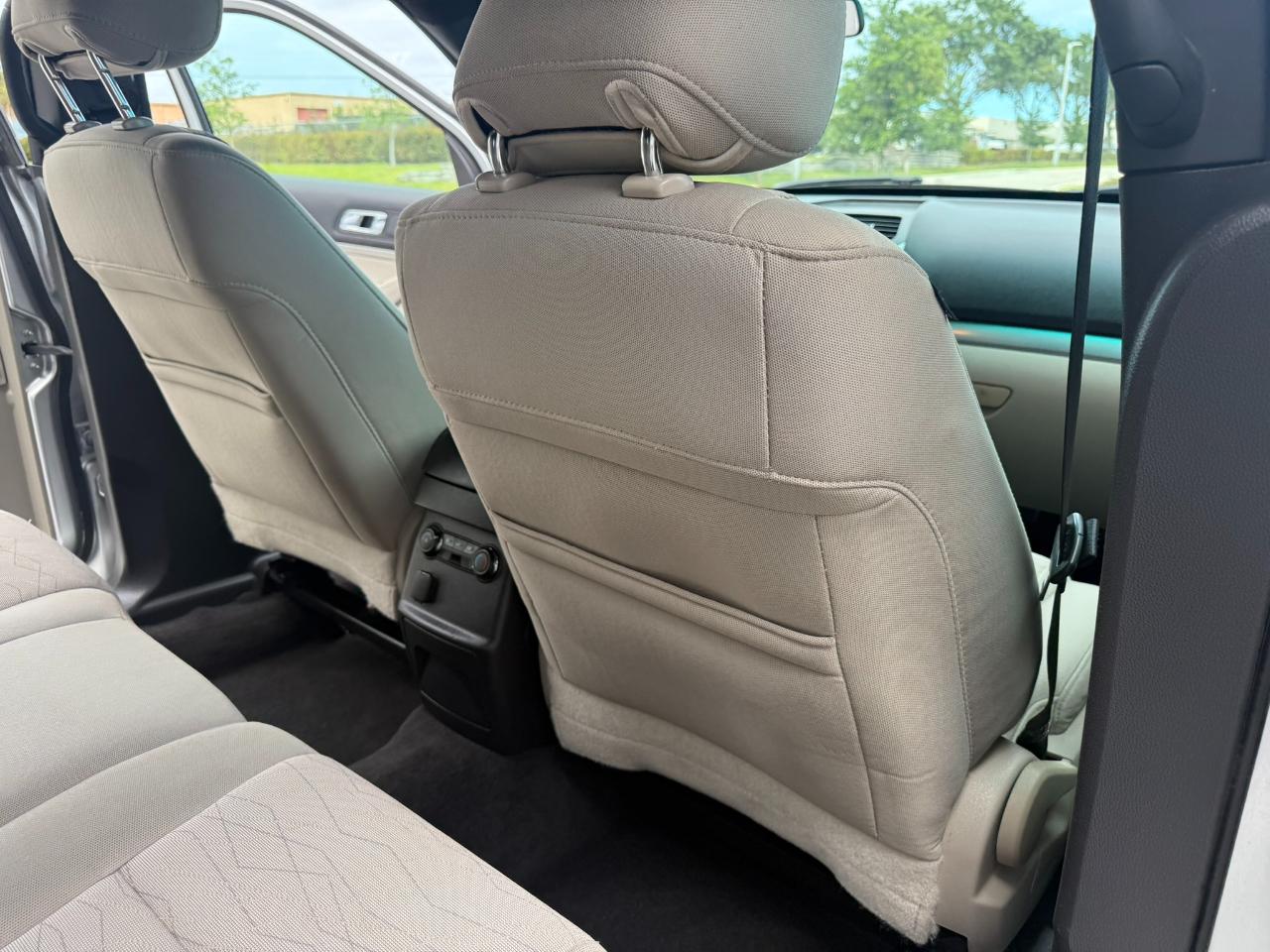 Ford Explorer Base 4WD 2012