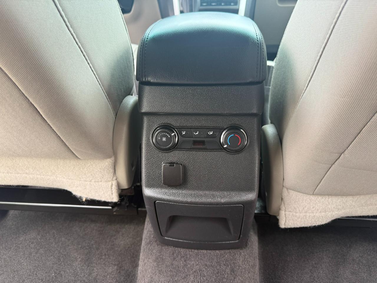 Ford Explorer Base 4WD 2012