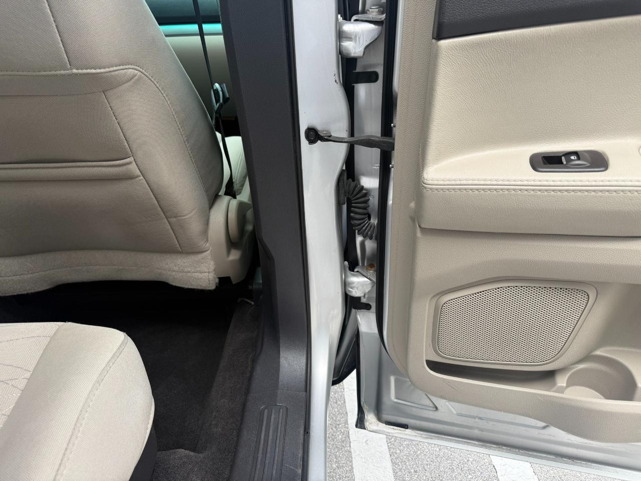 Ford Explorer Base 4WD 2012