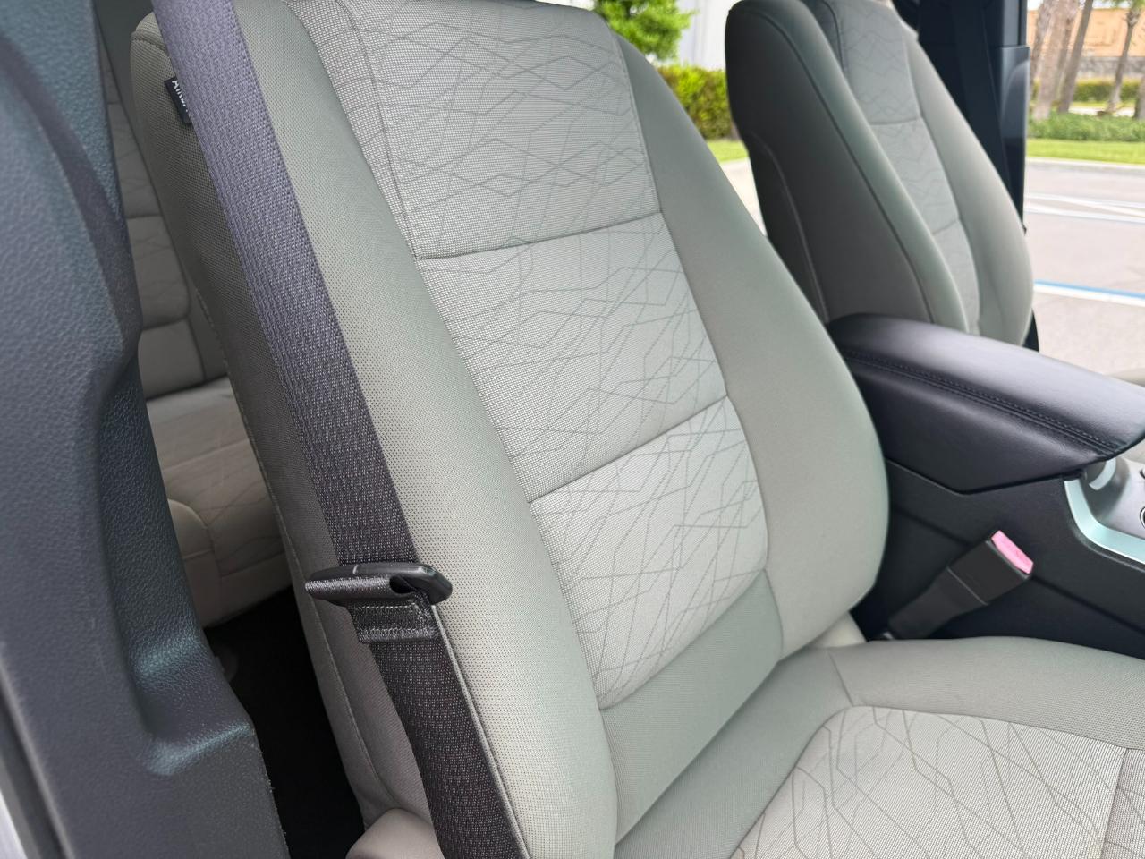 Ford Explorer Base 4WD 2012