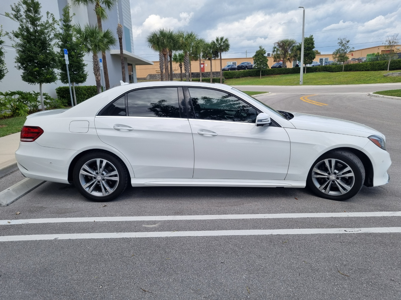 Mercedes-Benz E-Class E250 BlueTEC Sedan 2014