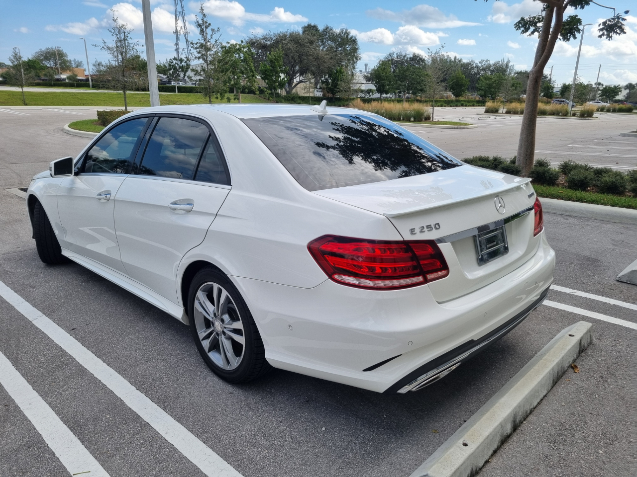 Mercedes-Benz E-Class E250 BlueTEC Sedan 2014