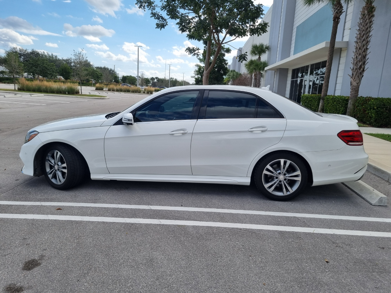 Mercedes-Benz E-Class E250 BlueTEC Sedan 2014