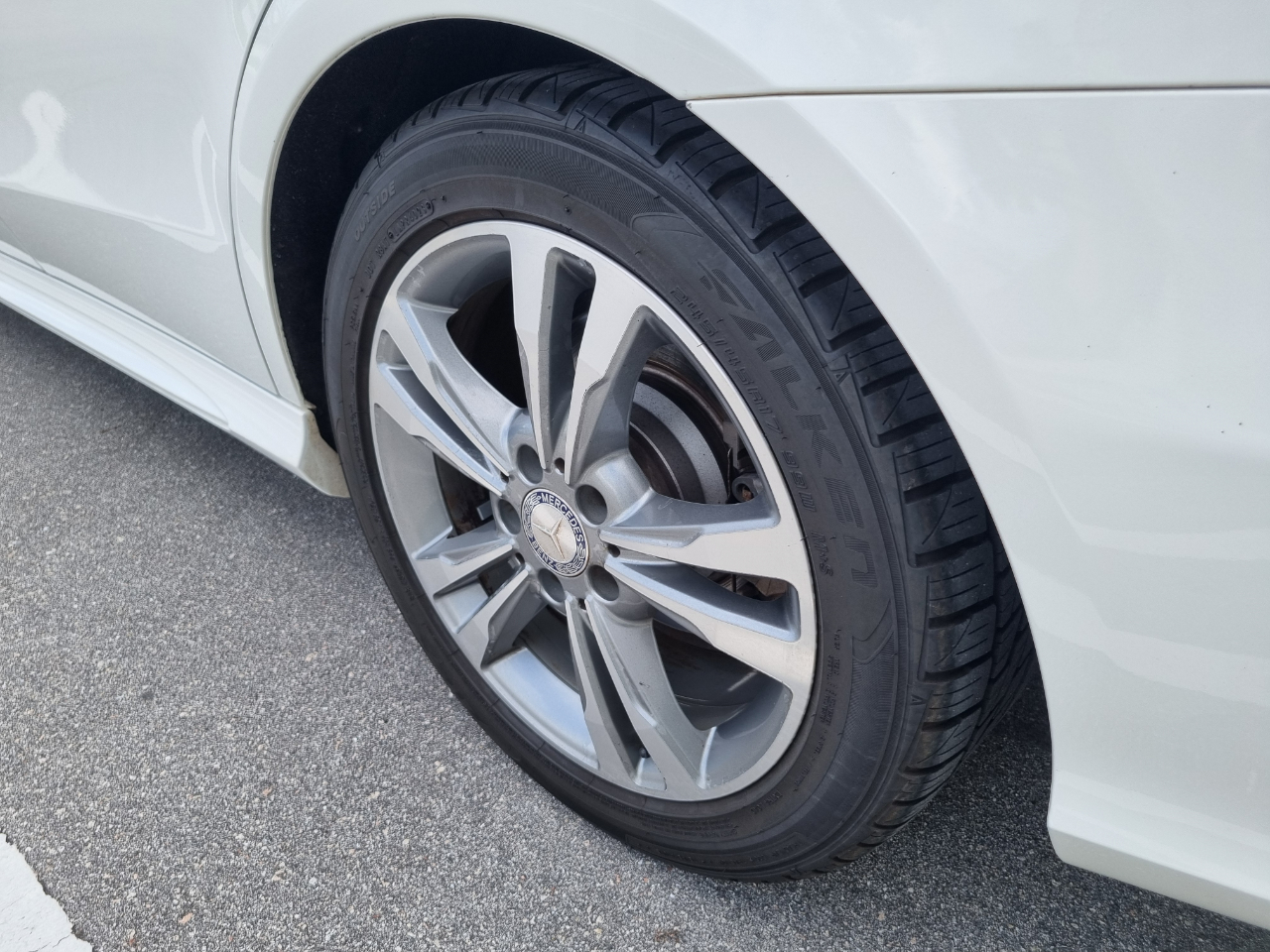 Mercedes-Benz E-Class E250 BlueTEC Sedan 2014