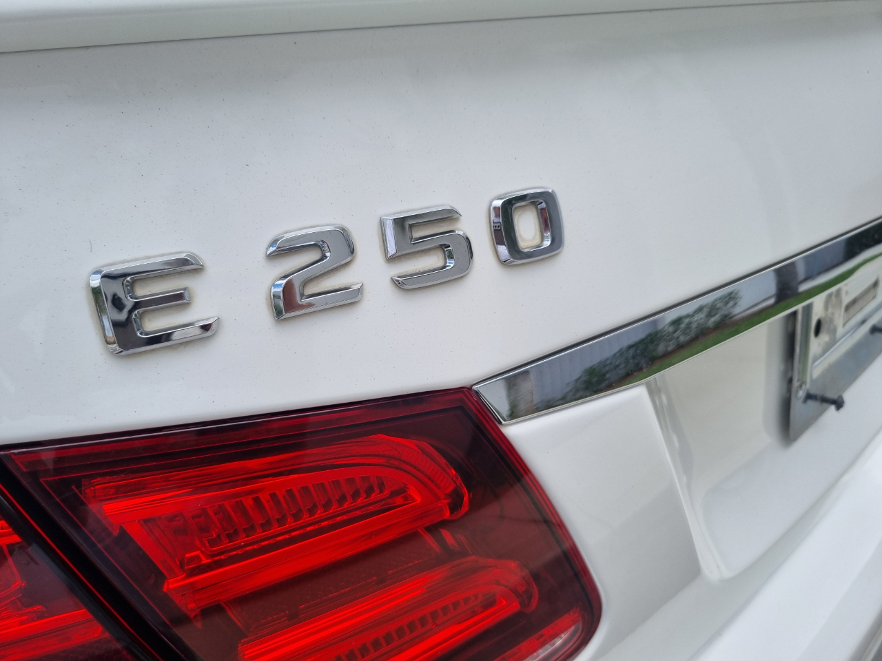 Mercedes-Benz E-Class E250 BlueTEC Sedan 2014