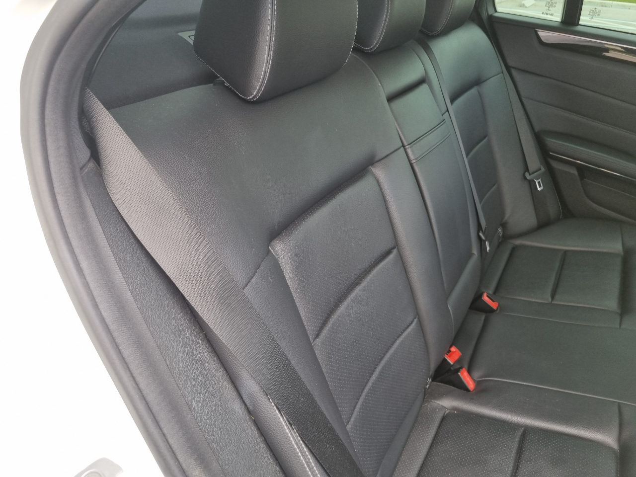 Mercedes-Benz E-Class E250 BlueTEC Sedan 2014