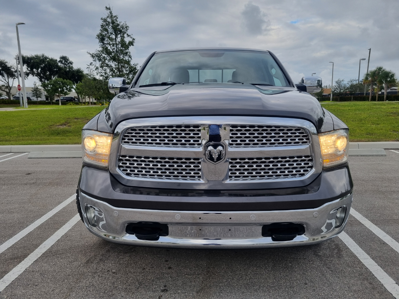 RAM 1500 Laramie Quad Cab 4WD 2016