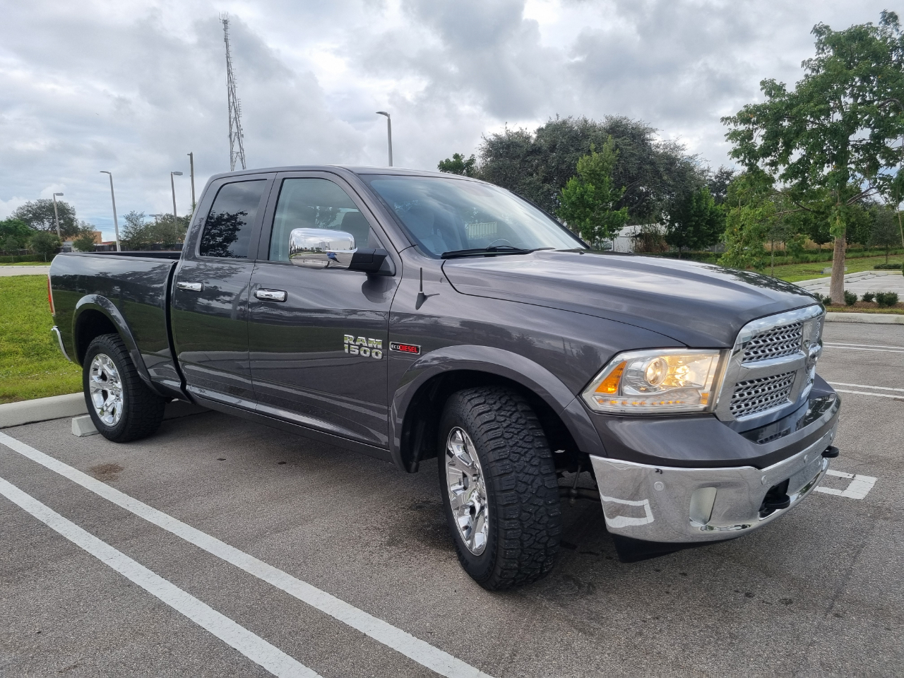 RAM 1500 Laramie Quad Cab 4WD 2016