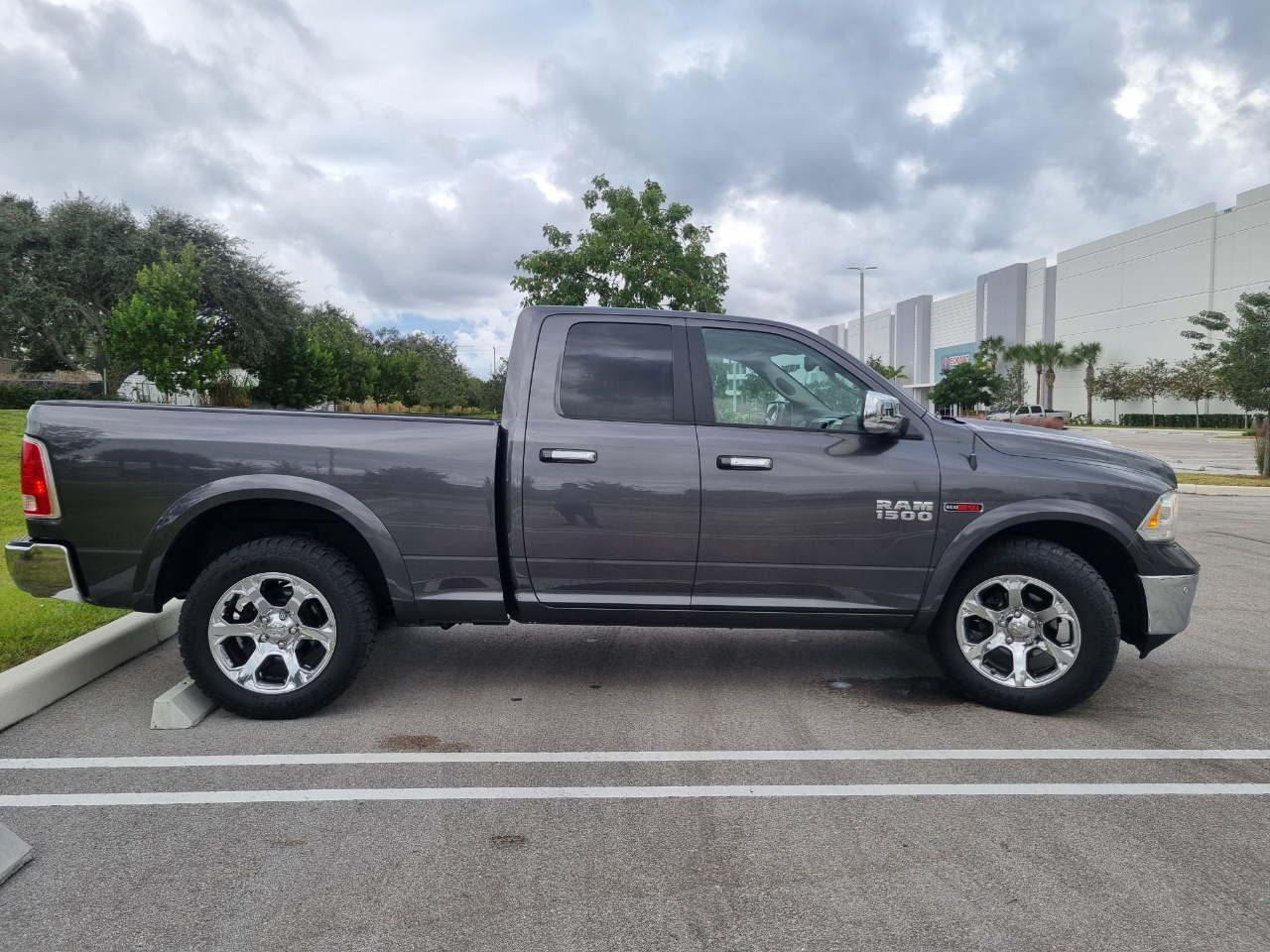 RAM 1500 Laramie Quad Cab 4WD 2016