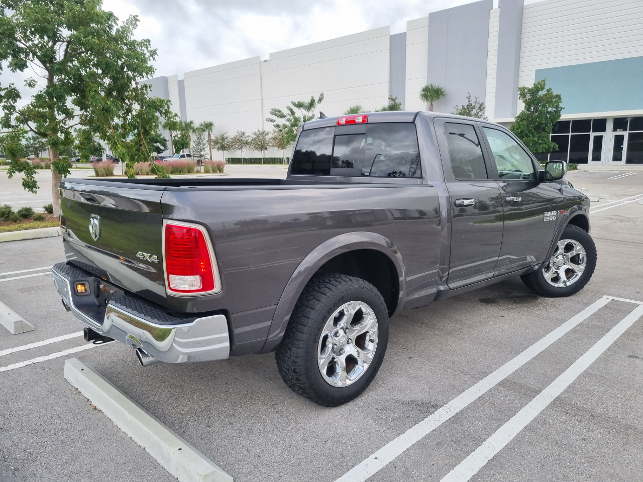 RAM 1500 Laramie Quad Cab 4WD 2016