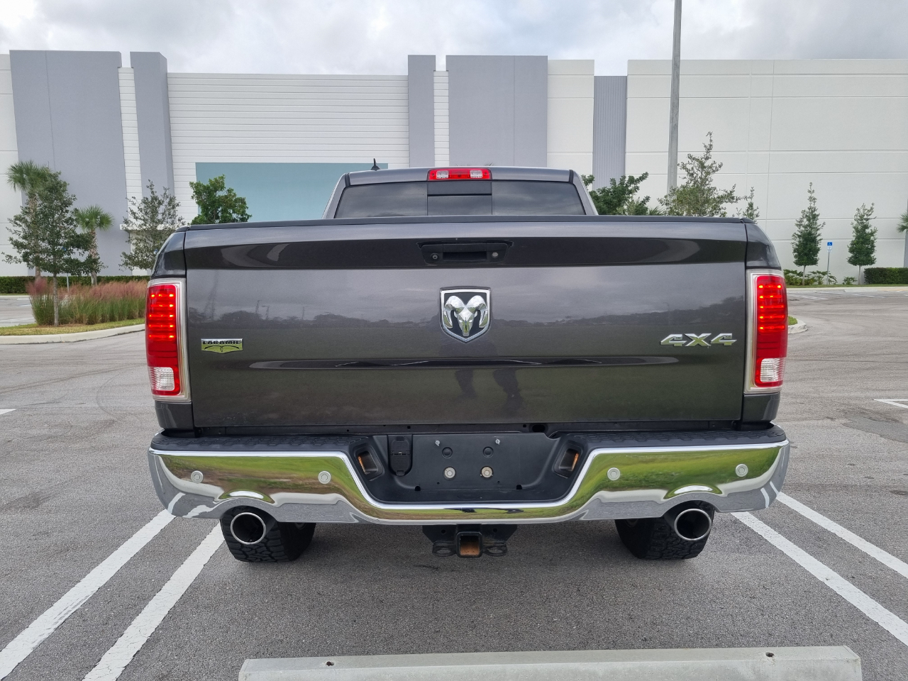 RAM 1500 Laramie Quad Cab 4WD 2016