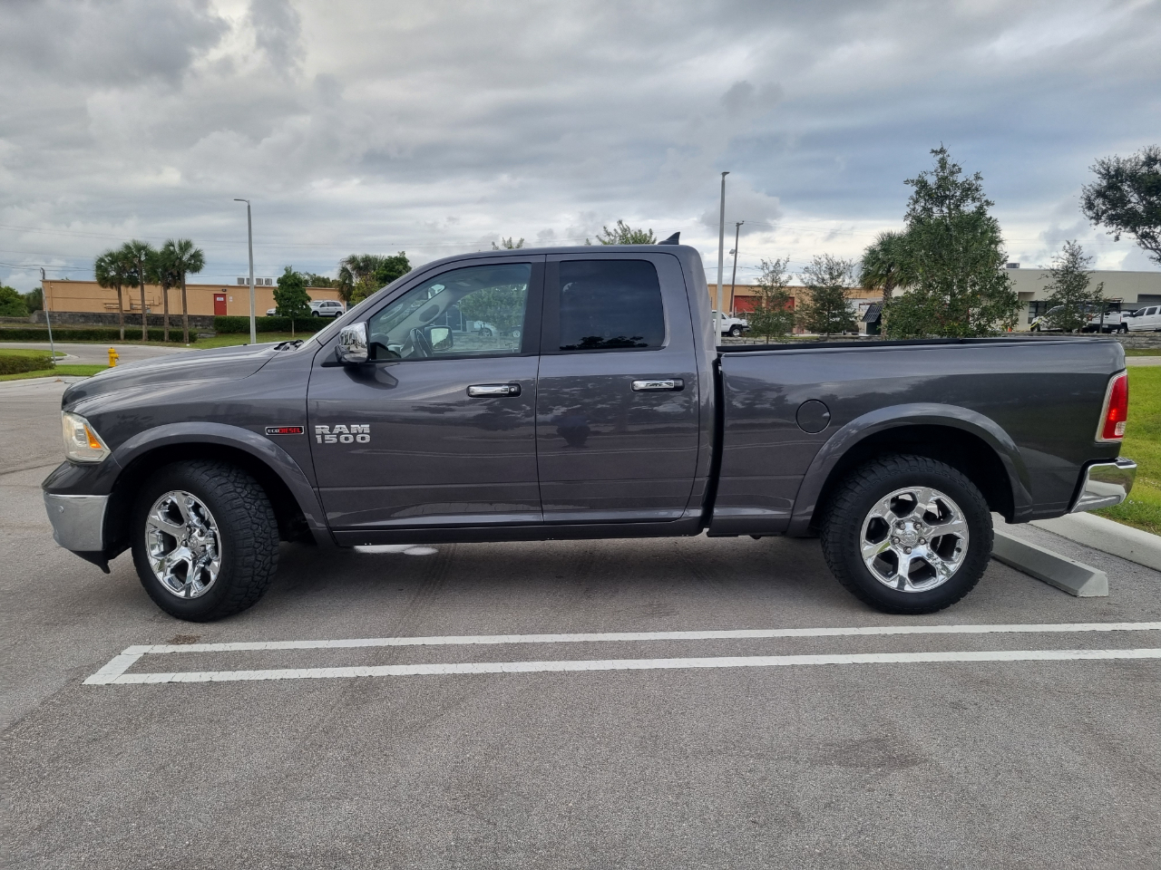 RAM 1500 Laramie Quad Cab 4WD 2016