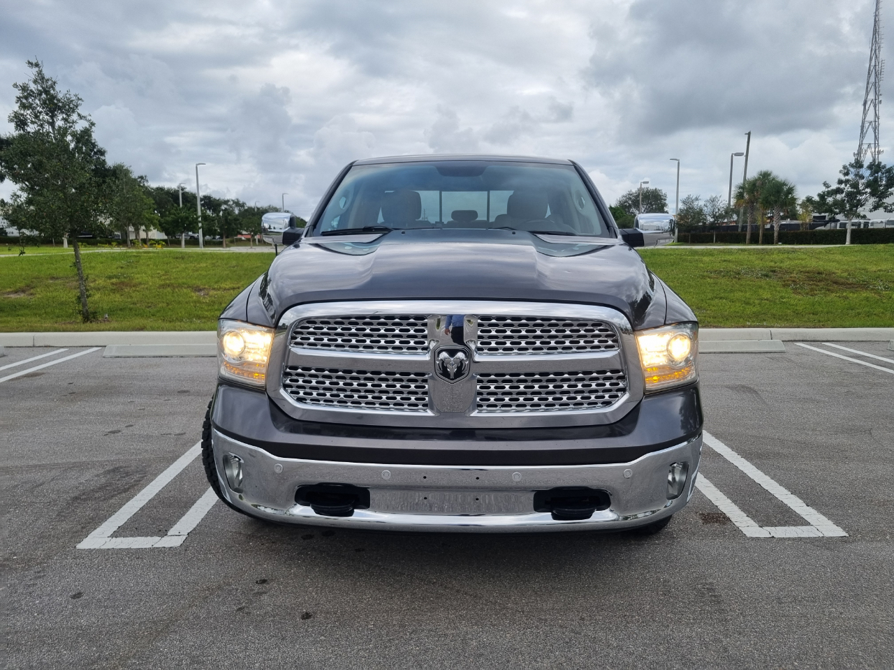 RAM 1500 Laramie Quad Cab 4WD 2016