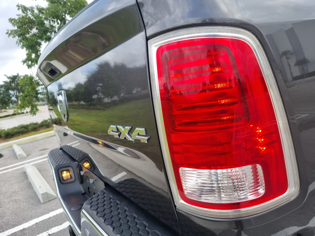 RAM 1500 Laramie Quad Cab 4WD 2016