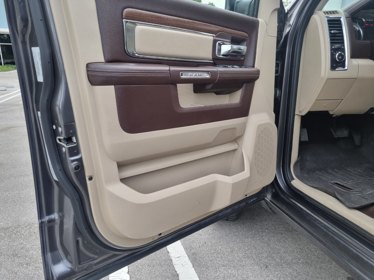 RAM 1500 Laramie Quad Cab 4WD 2016