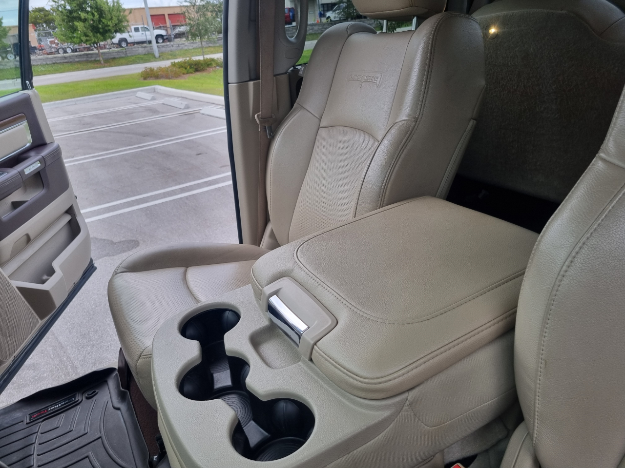 RAM 1500 Laramie Quad Cab 4WD 2016