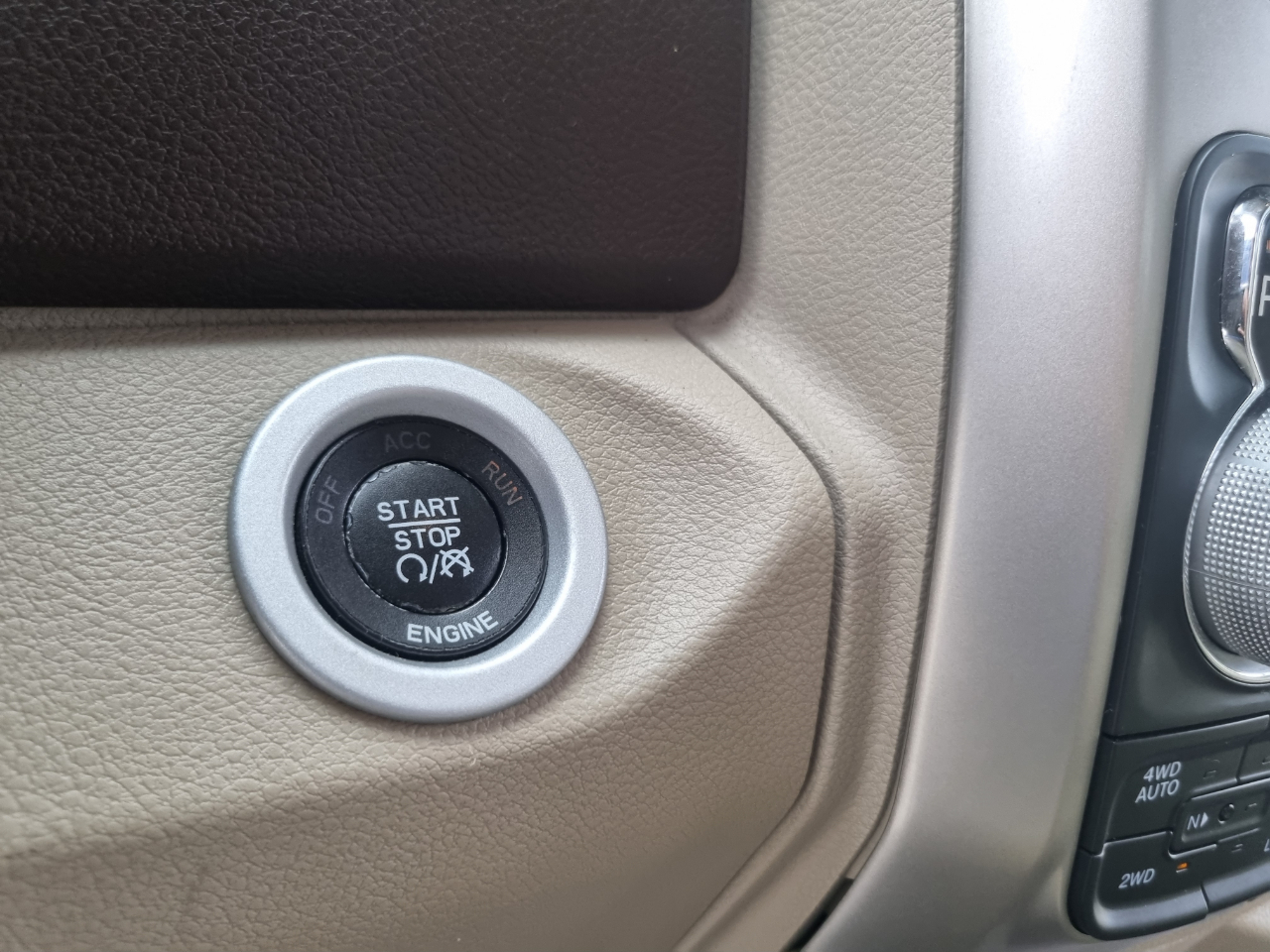 RAM 1500 Laramie Quad Cab 4WD 2016