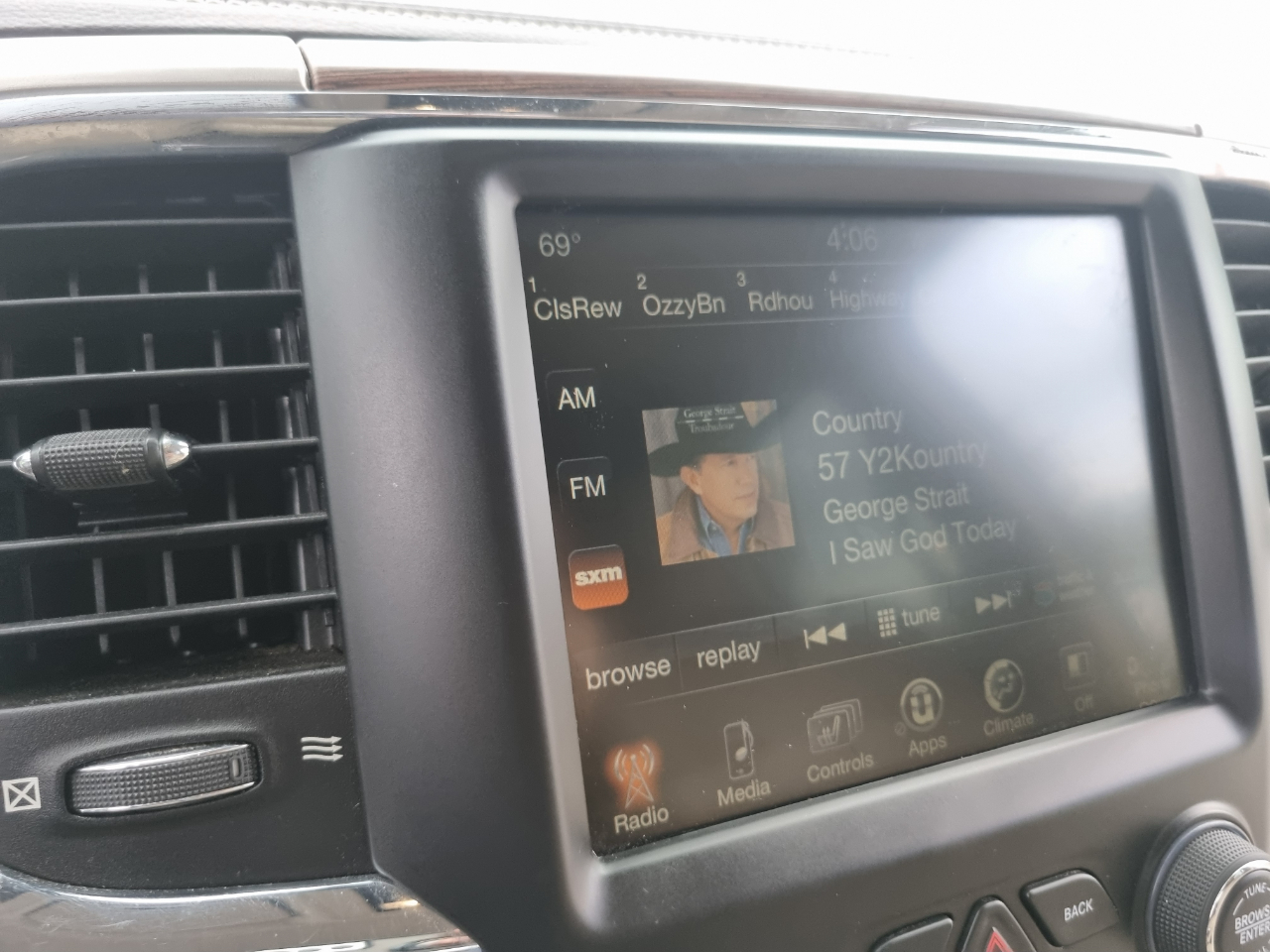 RAM 1500 Laramie Quad Cab 4WD 2016