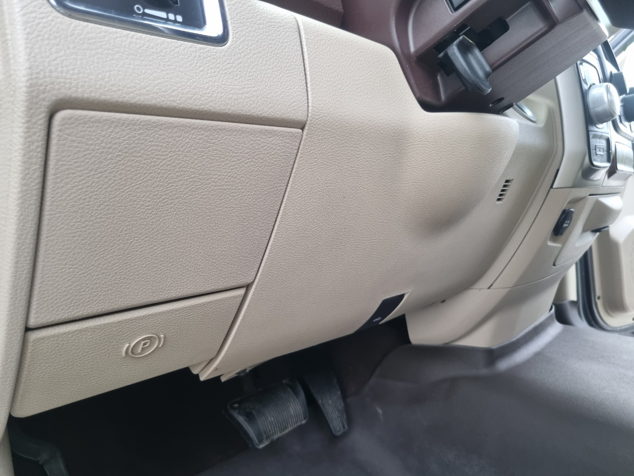 RAM 1500 Laramie Quad Cab 4WD 2016