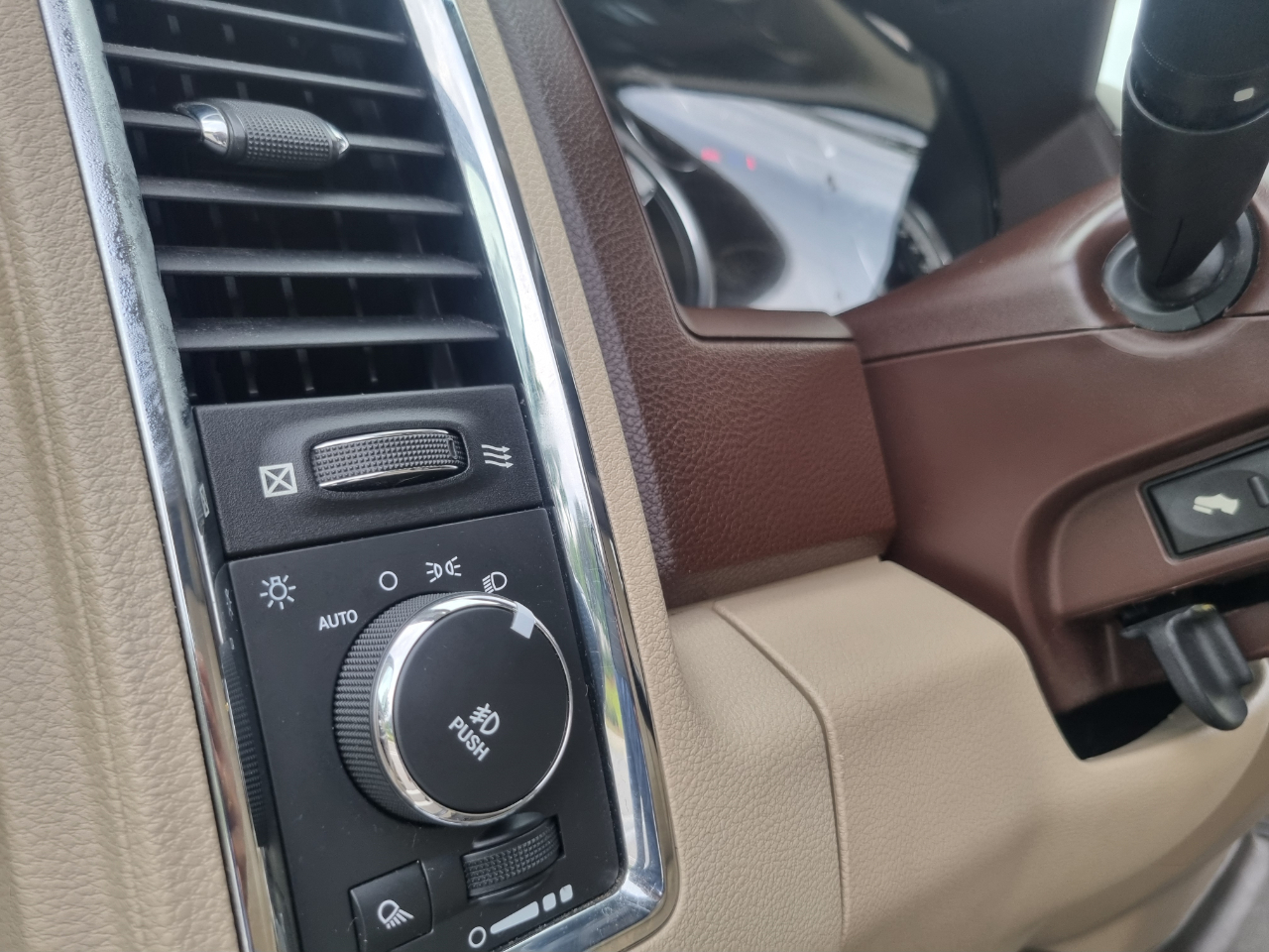 RAM 1500 Laramie Quad Cab 4WD 2016