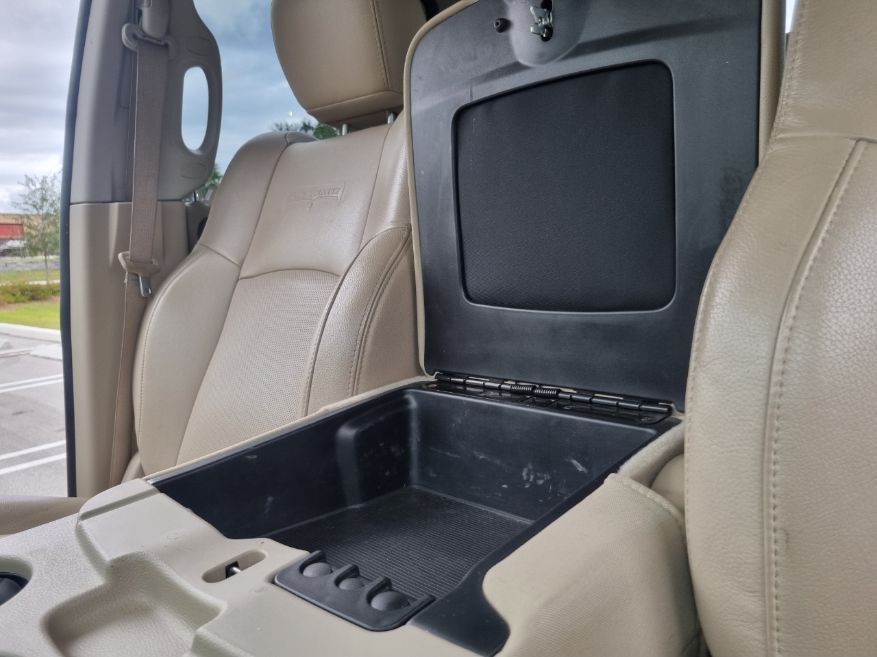 RAM 1500 Laramie Quad Cab 4WD 2016