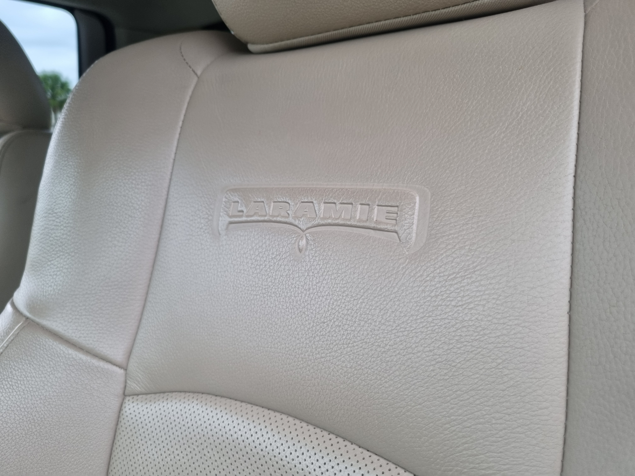 RAM 1500 Laramie Quad Cab 4WD 2016