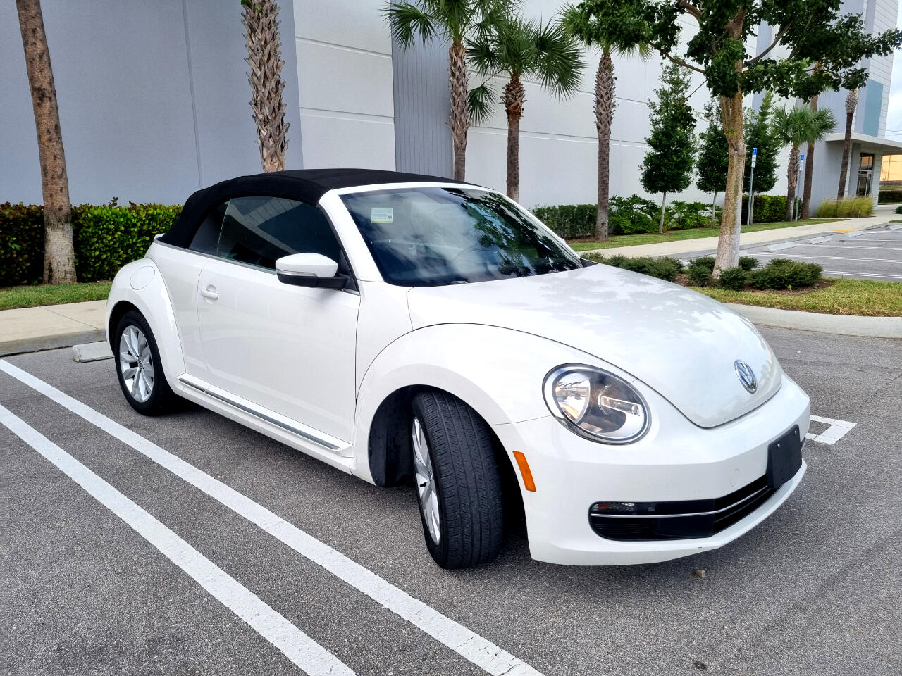 Volkswagen Beetle 2.0T Turbo Convertible 2013