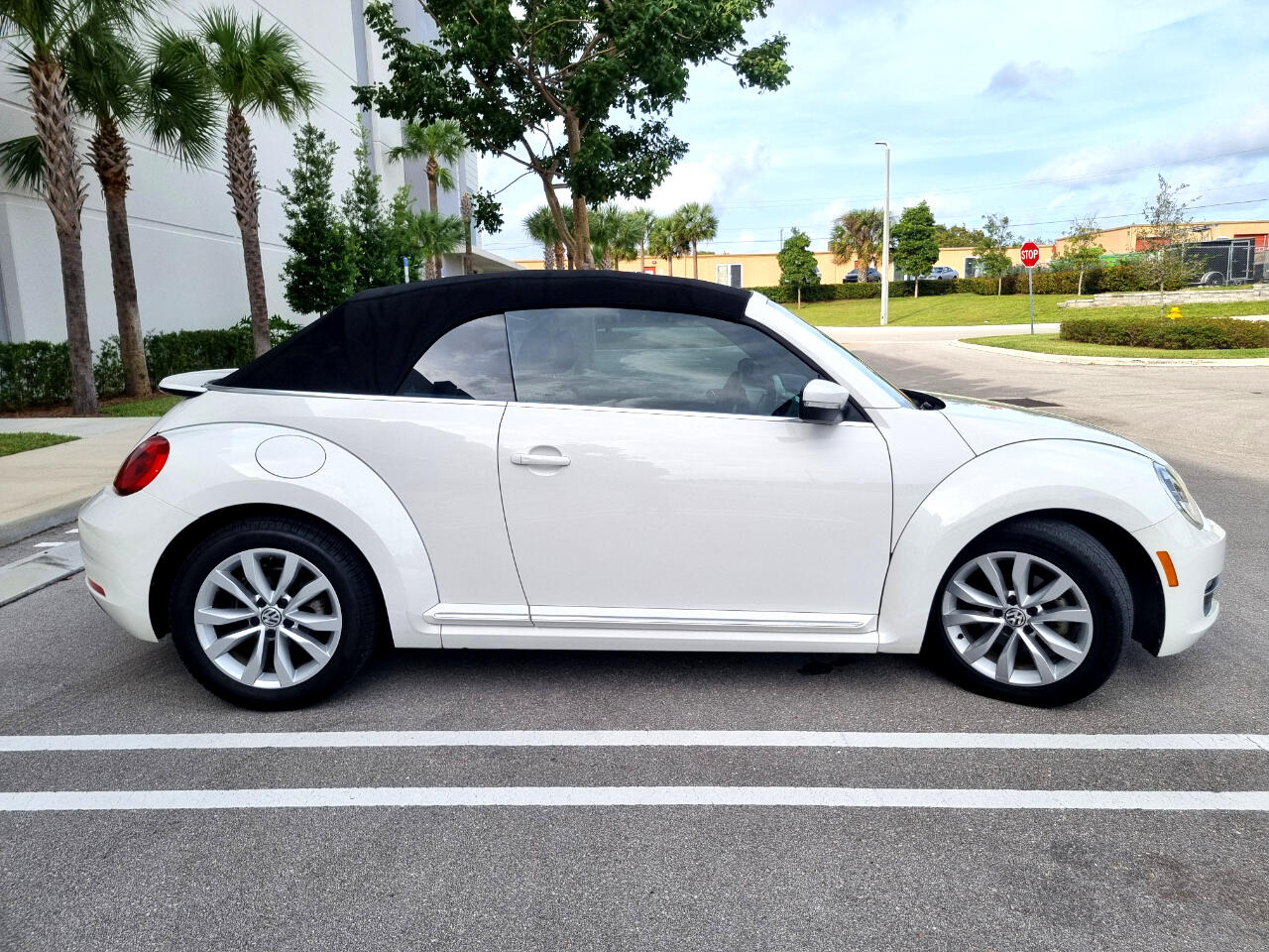 Volkswagen Beetle 2.0T Turbo Convertible 2013