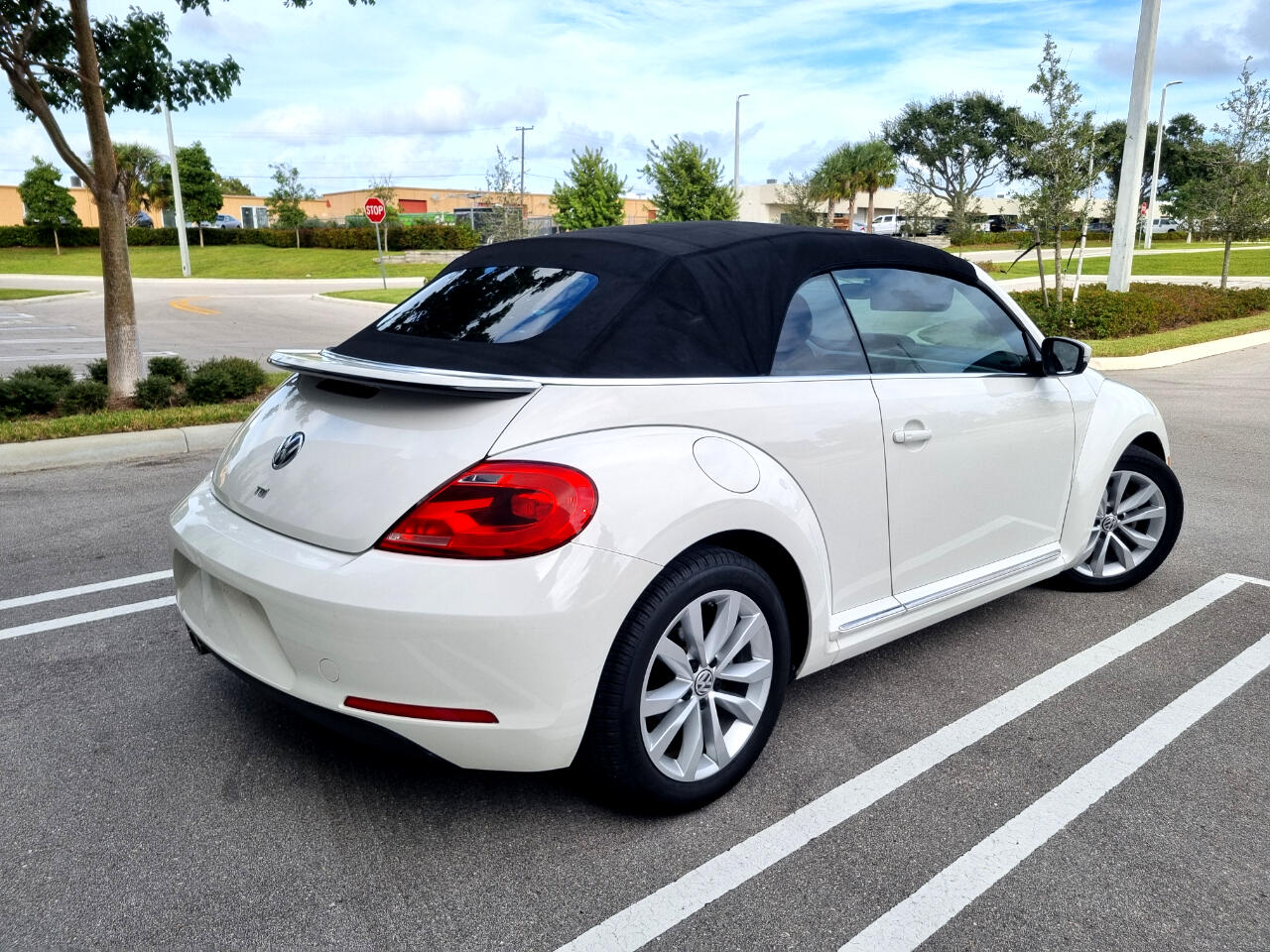 Volkswagen Beetle 2.0T Turbo Convertible 2013