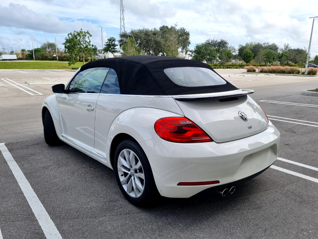 Volkswagen Beetle 2.0T Turbo Convertible 2013