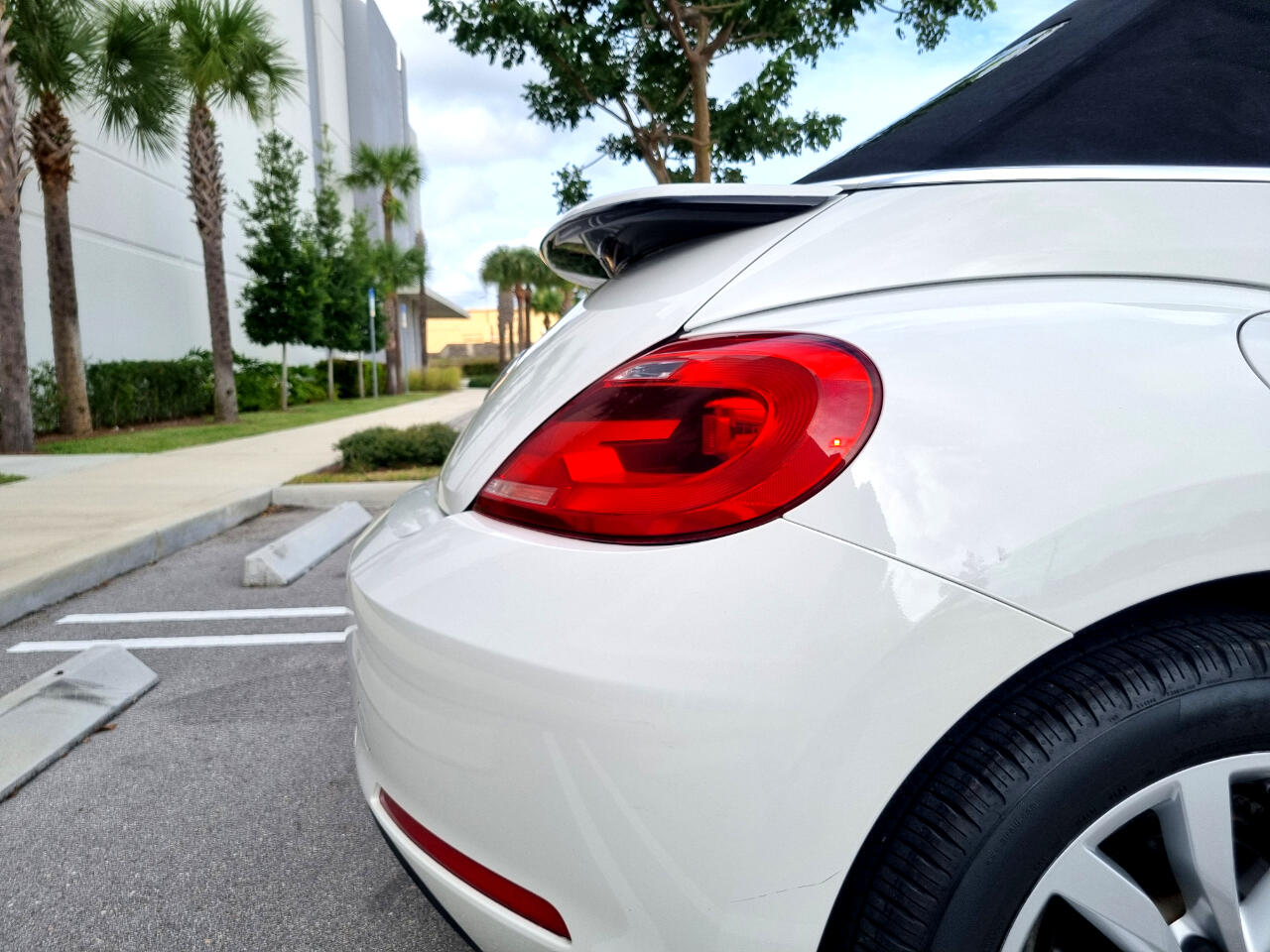 Volkswagen Beetle 2.0T Turbo Convertible 2013