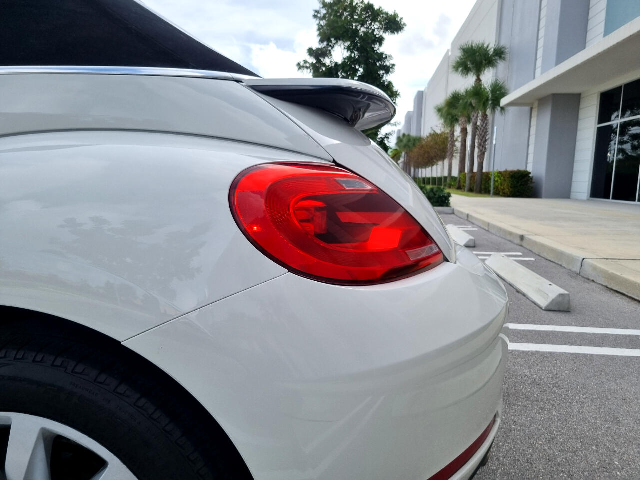 Volkswagen Beetle 2.0T Turbo Convertible 2013
